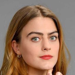 Alexandra Gentil - Queen to Play演員 飾演Lisa