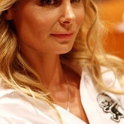 Annamaria Malipiero 飾演 Laura