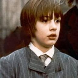 Christopher Ellis 飾演 Miles