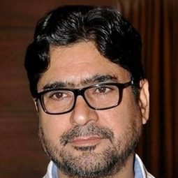 亞矢巴爾·夏爾馬 - Ek Chatur Naar演員 飾演Thakur