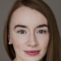 Irene Kelleher 飾演 Joanna