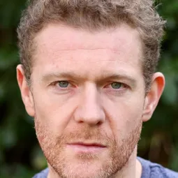 Branwell Donaghey 飾演 Mercenary 1