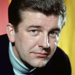 Harry Riebauer 飾演 Sheriff von Alamo