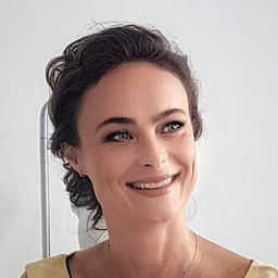 Yoana Bukovska-Davidova - 絕命圍捕演員 飾演Valerie