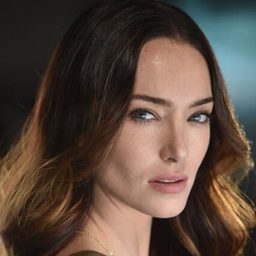 Cassi Colvin 飾演 Angelique