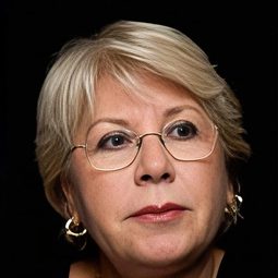 澤仁·蘇美 - 命定的一吻演員 飾演Gülsüm