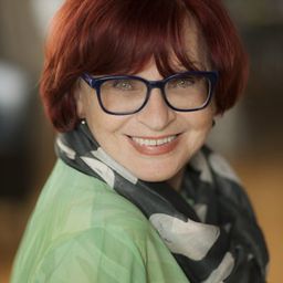 Jana Synková 飾演 grandmother