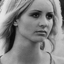 Diana Körner 飾演 Brigitte Schäufele