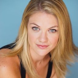 Lauren Ashley Berry - 藥命人生演員 飾演Caesar's Ticket Lady