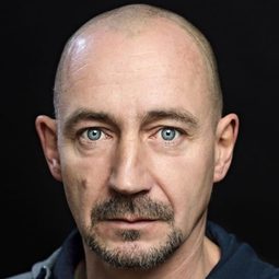 Thorsten Merten - 勇武搬運工演員 飾演Alfred Hoppe