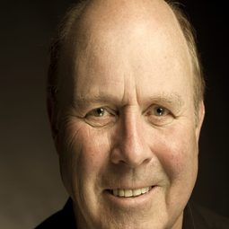 Paul Kelleher 飾演 Hardcastle