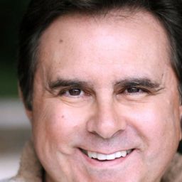 Robert Turano 飾演 Fran