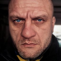 Sergey Shadrin 飾演 Tolik