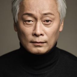 Lee Hwang-eui 飾演 Gray-haired Man