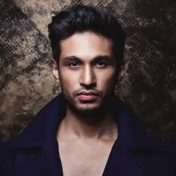 Arjun Kanungo 飾演 Male Club Singer
