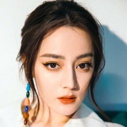 迪麗熱巴·迪力木拉提 - 日月演員 飾演Chang'e