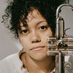 Laura Bibbs 飾演 Self