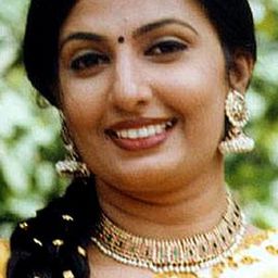 Maya Viswanath 飾演 Madhavi's Aunt