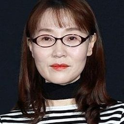 Lee Soo-youn - 屍家屠房導演