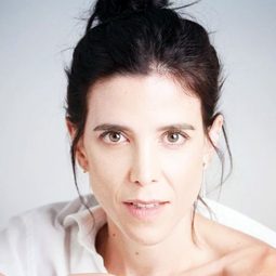 María Luisa Mayol 飾演 Ana