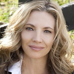 Cilda Shaur 飾演 Jacqueline