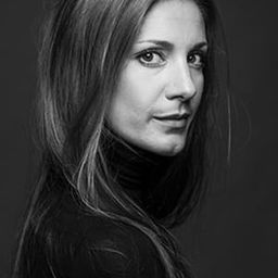 Nina Zanjani 飾演 Isabelle