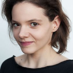 Malwina Brych 飾演 Girl