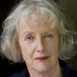 Sarah Crowden - 時尚惡女：庫伊拉演員 飾演Beehive Lady