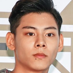 各務孝太 飾演 Blond Hair Japanese Man