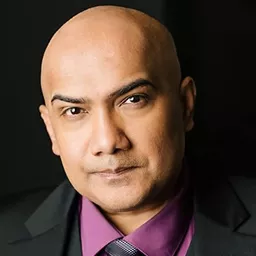 Seth Ranaweera 飾演 Coastside Chef