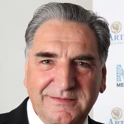 占卡特 飾演 Charles Carson
