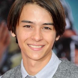 Bridger Zadina 飾演 Chad