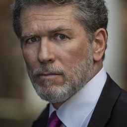 Marcus Macleod - 白天的我，夜裡的他演員 飾演Stuart