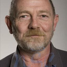 亞瑟·柯爾 飾演 Carlão