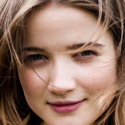 瑪利亞·波茲哈娃 飾演 Miroslava