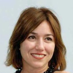 蘿拉·杜維尼亞斯 - 愛上老闆的女兒演員 飾演Virginia