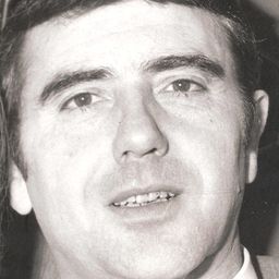 Bernard Noël 飾演 Dubourg