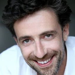 Jérémy Bardeau 飾演 Carson