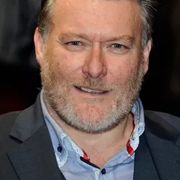 伊恩·皮里 - 孤星淚演員 飾演Babet