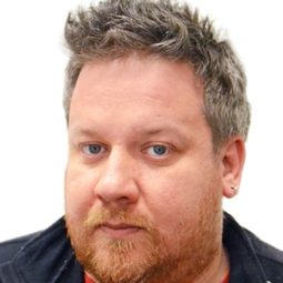 Gianluca Gobbi 飾演 Paolo Villaggio