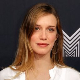 達妮埃拉·凱爾泰斯 飾演 Segen