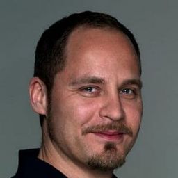 Vegar Hoel 飾演 Roy Andersen