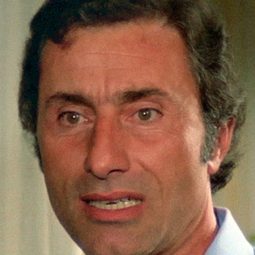 Raf Baldassarre 飾演 Leader of the Cutthroats