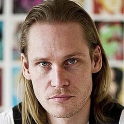 Atli Rafn Sigurðsson 飾演 Óli