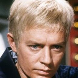 Ed Bishop 飾演 Card Player