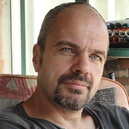 Matthias Emberger - 明天的世界演員 飾演