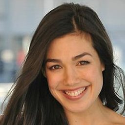 梅蘭妮·巴列霍 飾演 Asha Trace