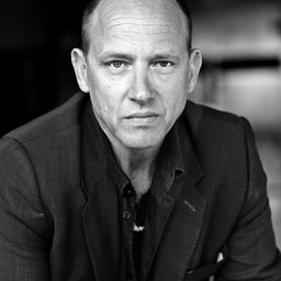 Samuel Fröler 飾演 Mr. Sven Settegren (voice)