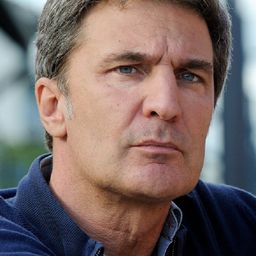 Andrea Renzi 飾演 Massimo