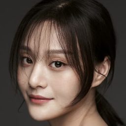 黃雯 飾演 Weiwei